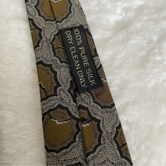 Giorgio Armani Geometric Abstract Print Olive Green Silk Necktie - Picture 11 of 11
